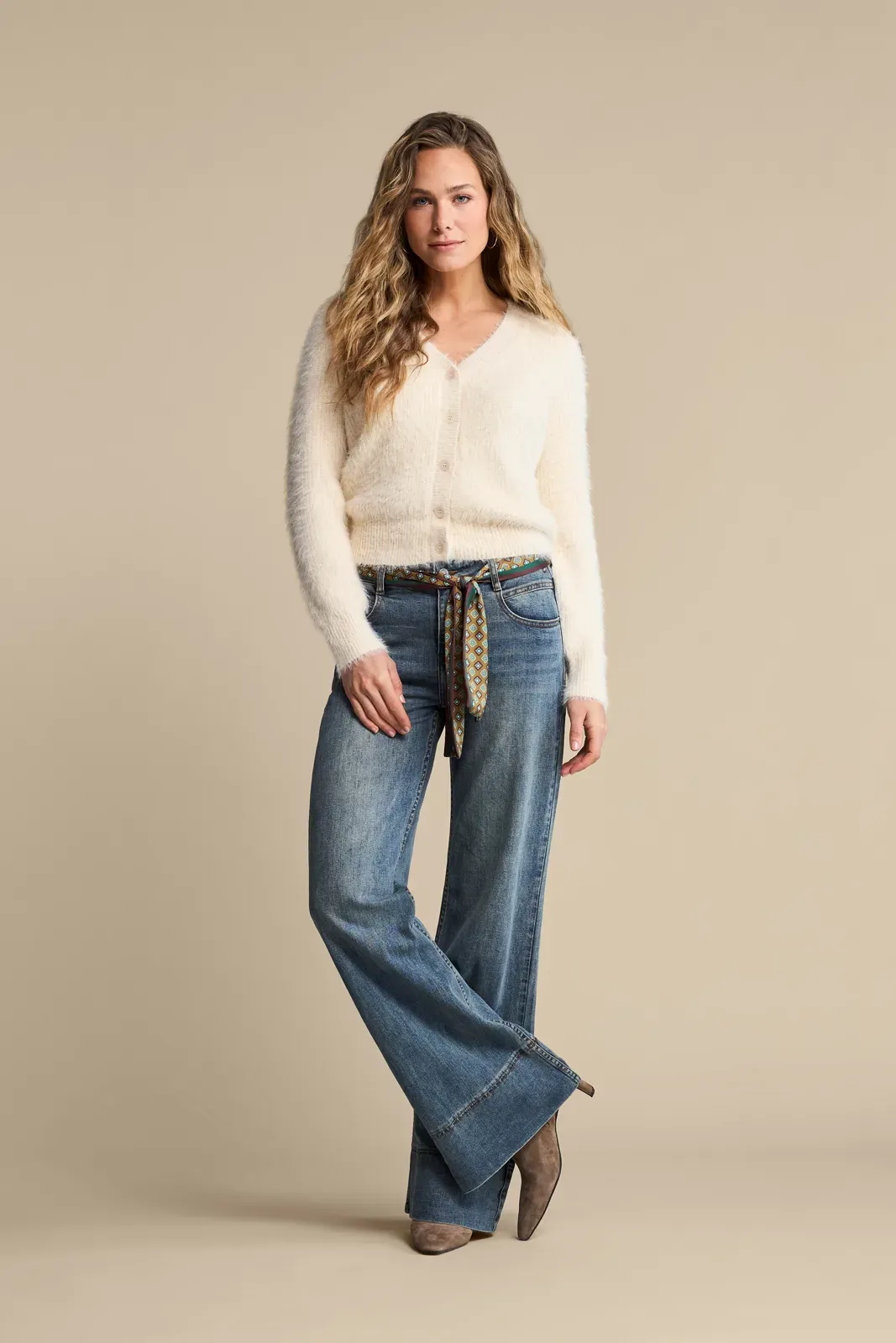 Red Button Jeans mit weißem Top